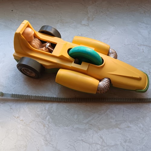 Rennauto mit schwungradantrieb - rennauto,