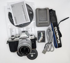 Olympus OM-D E-M10 Mark II Kit mit 14-42mm f3.5-5.6, silber, Top Zustand