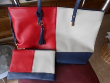 Handtasche Schultertasche Tasche mit Beutel, Kunstleder, rot-dunkeblau-beige NEU