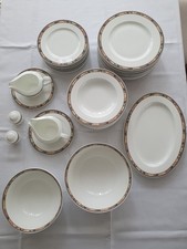 schickes Essgeschirr für 11/12 Personen mit Zubehör Leonard von Hutschenreuther