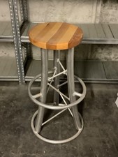 Barhocker Alu Traversen Optik Fussablage ringförmig