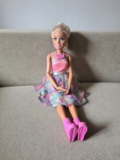 Mattel Barbie XXL 70 cm – große Puppe zum Spielen, Frisieren und Anziehen