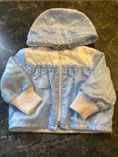 BABY REGENJACKE MIT KAPUZE /