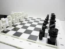Schachspiel, Schachbrett und Schachfiguren alles aus Acryl angefertigt
