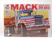Mack DM800 Heavy Duty Truck