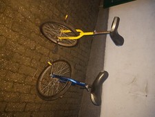 Einräder, 2Stück, gut erhalten, gelb und blau, Sitz Höhenverstellbar, Standfüsse