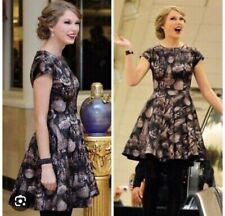 Worn By Taylor Swift And Aria Montgomery Ted Baker Chandelier Kronleuchter Dress