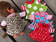 Puppenkleidung handmade für Kuscheltier Plüsch Äffchen Gr. 20 cm Kleid + Hut NEU