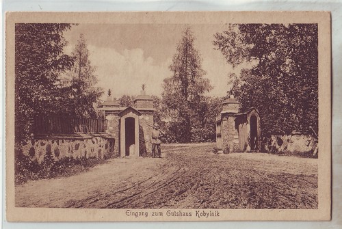 Eingang zum gutshaus kobylnik - zum,