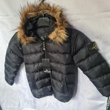 Neue schwarze wattierte