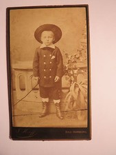 Bad Homburg - stehender Junge