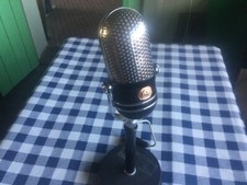 Pill Style Bändchenmikrofon. Reimagined by Eight Button Mics.