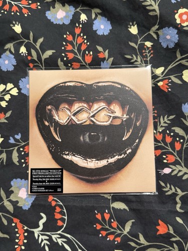 Woke album mit photocard - xg, up