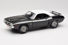 36549 Dodge Challenger R/T Black & White ERTL 1:18