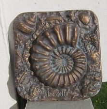 Strassacker Bronzeguss Bronze Platte Relief Fossilien Ammoniten Lias Delta