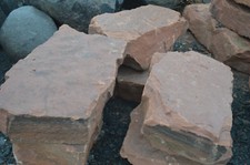 Stufen aus Sandstein, natürlich gebrochen