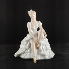 Wallendorf Porzellanfigur – Tänzerin Ballerina sitzend – ca. 17 cm