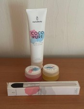 HelloBody / Hello Body Konvolut: Face Scrub / Pinsel / Lippenpflege
