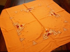 Handarbeit, bestickte  Tischdecke ca. 80x80 cm, Muster Weihnachtsdorf