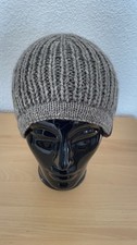 Handarbeit ,Mütze aus