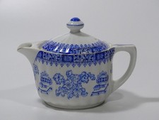 Historische Porzellan-Kanne