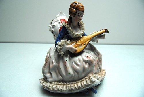 Porzellan sitzende dame mit - porzellan,