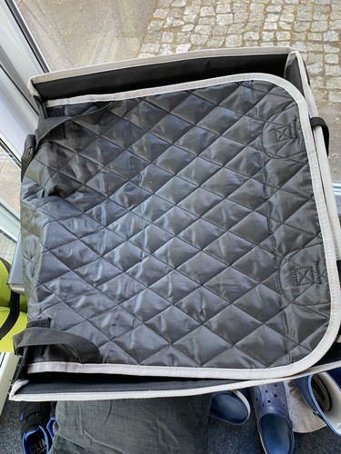 Hunde autositz schwarz von - hunde,