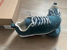 Petrolfarbene Wanderschuhe von