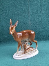Porzellanfigur einer hirschkuh - einer,
