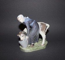 Porzellanfigur Royal Copenhagen Mädchen mit Kalb Christian Thomsen Nr. 779