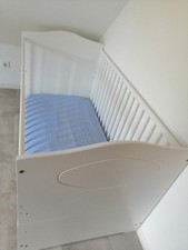 Gut erhalten BABYBETT mit MATRATZE
