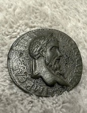 Knopf mit dem Bildnis des