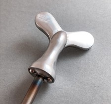 Flügelschraube für