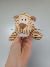 Nici Plüschtiger liegend