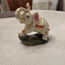 Chinesisches Porzellan Elefant  Kl. Stempel Am Rücken