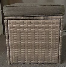 Sitzhocker aus kunstoff Rattan
