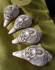 Set aus 4x Muschel-Horn, Bekenntnis-Buddhas aus Nepal, Conch, Meisterarbeit!