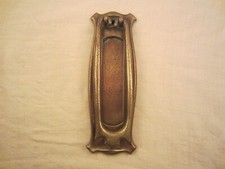 TÜR-KLOPFER VERTIKAL BRIEF