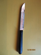 Wellenschneidemesser oder Buntschneidemesser