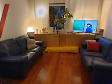 2 kleine gebrauchte blaue Ledersofas abzugeben. Pro Stück 50€