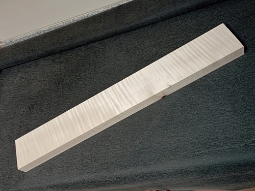 Flamed maple neck - flamed,