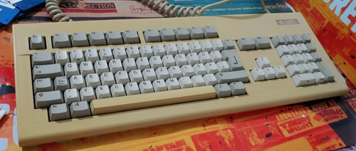 Commodore amiga 2000 - commodore,