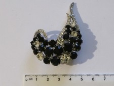 Alte Brosche mit schwarzen und farblosen Strasssteinen, Vintage