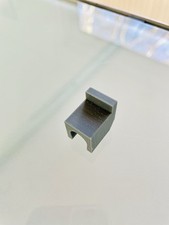 IKEA Moment, Niels Gammelgaard, Halter für Glasplatte