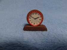 Eine Kaminuhr Tischuhr Uhr für das Puppenhaus Puppenstube