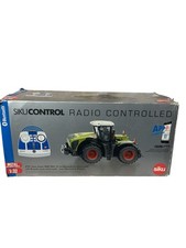 Siku 6794 Claas Xerion 5000 TRAC VC + Bluetooth Fernsteuermodul 1:32