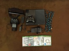 Xbox One mit 2 Controllern, Zubehörpaket und Spielen, Kinect, Media Remote, etc.