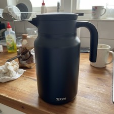 Thermoskanne 1,5L Edelstahl Isolierkanne Kaffeekanne mit Deckel, modern