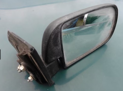 Ein daihatsu außenspiegel - daihatsu,