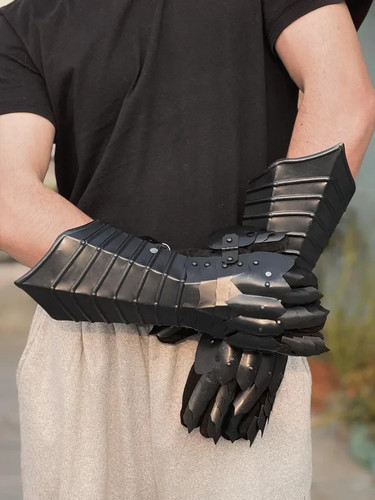 Black steel gauntlets - steel,